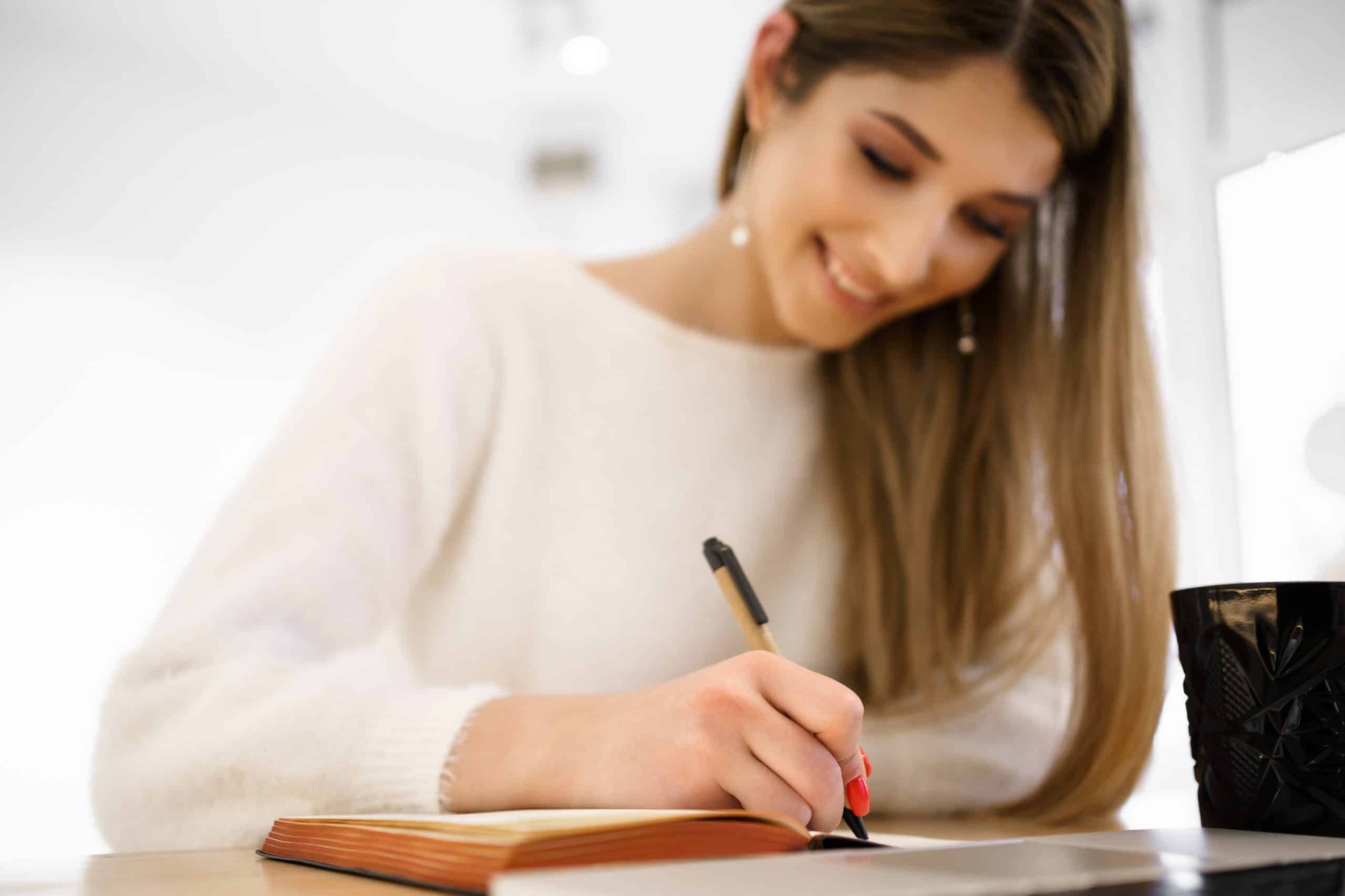 Como usar copywriting para vender seu livro por meio de uma sinopse