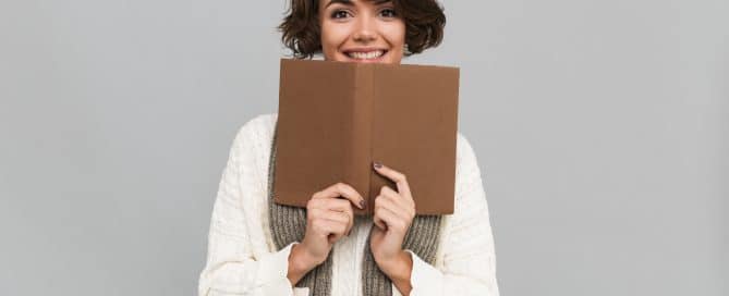 O que escrever na capa de um livro para atrair leitores